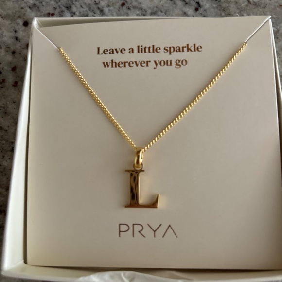 Prya L pendant necklace - Picture 3 of 4